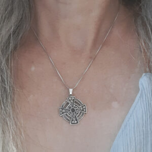 Dije de cruz celta con círculo de plata 925 diseño Dóiteán de fuego