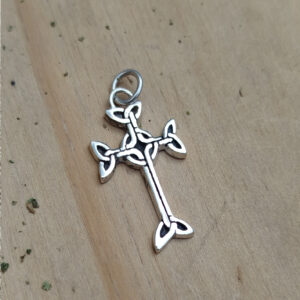 Dije de plata 925 cruz celta estilo druidach con nudos en los extremos