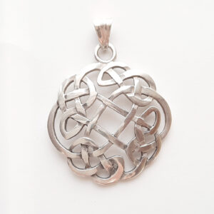 Dije circular de plata 925 con diseño de nudo celta cuaternario de trazo continuo